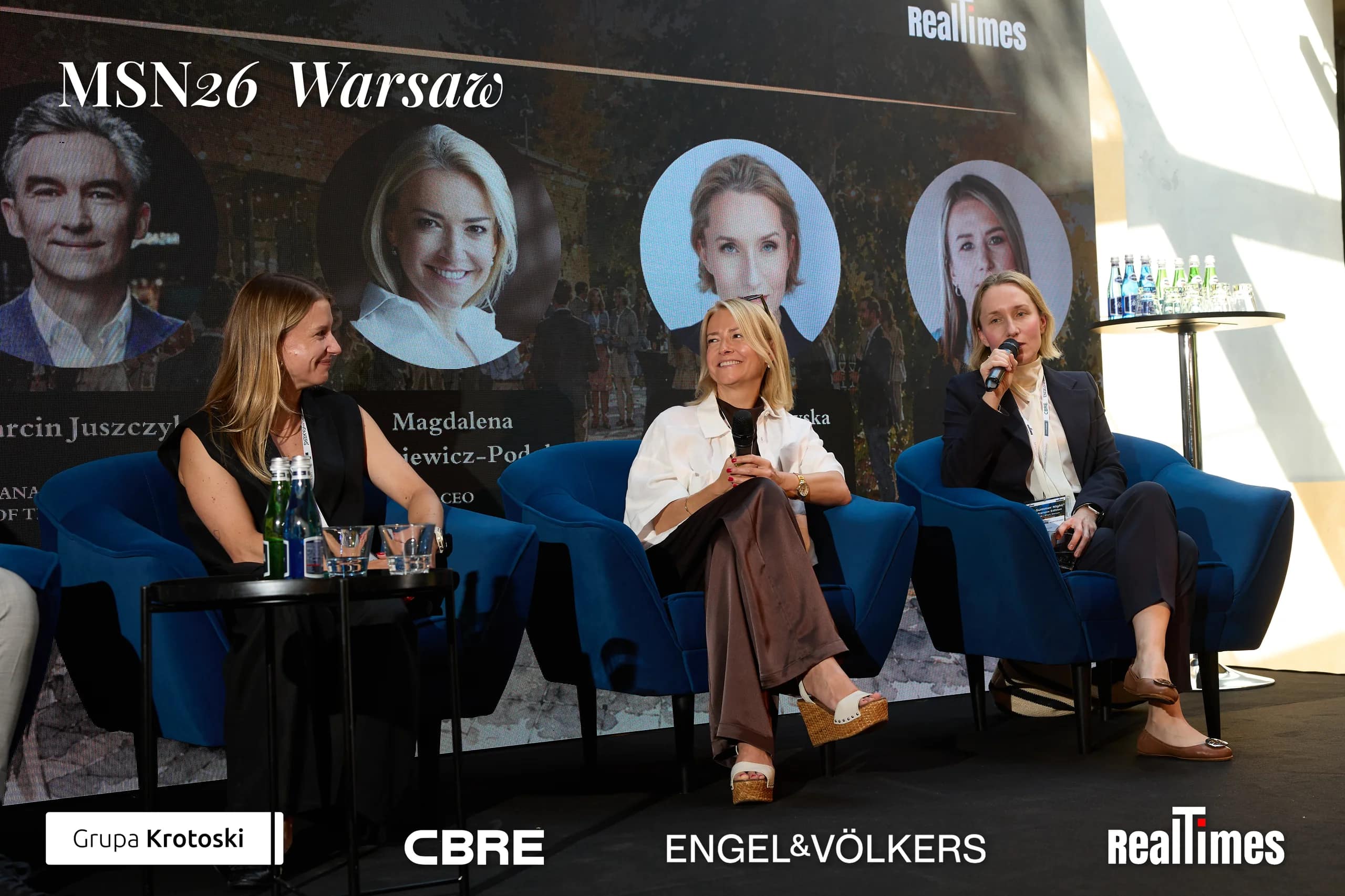 Mid-Summer Night 2026 at B'Fort, Warsaw: three panelists seated, Juszczyk card