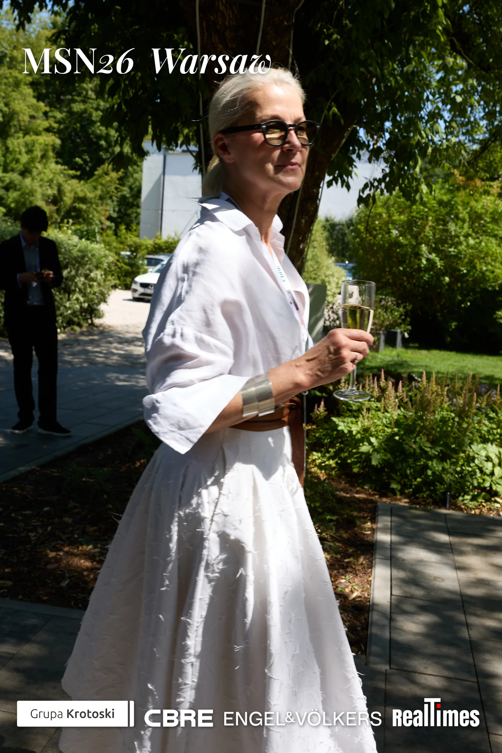 Mid-Summer Night 2026 at B'Fort, Warsaw: guest with champagne in garden, arrivals