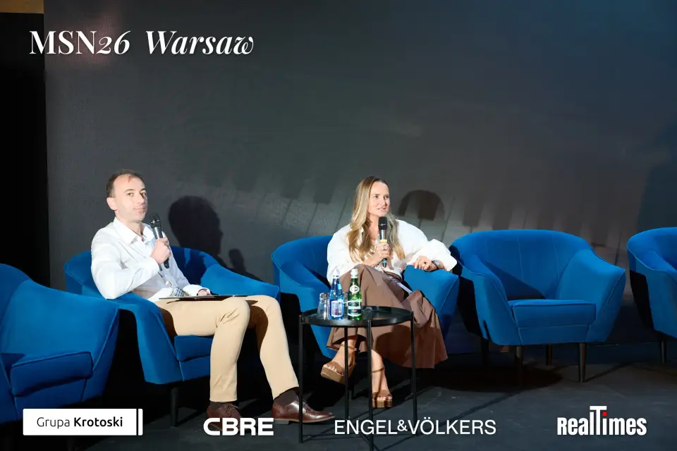 Mid-Summer Night 2026 at B'Fort, Warsaw: same seated stage talk, mics, screen behind