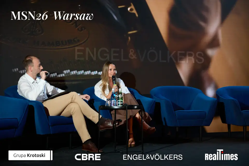 Mid-Summer Night 2026 at B'Fort, Warsaw: E&V Hamburg slide, seated stage talk