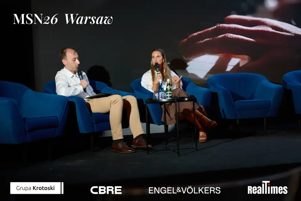 Mid-Summer Night 2026 at B'Fort, Warsaw: seated stage talk, hand piano slide