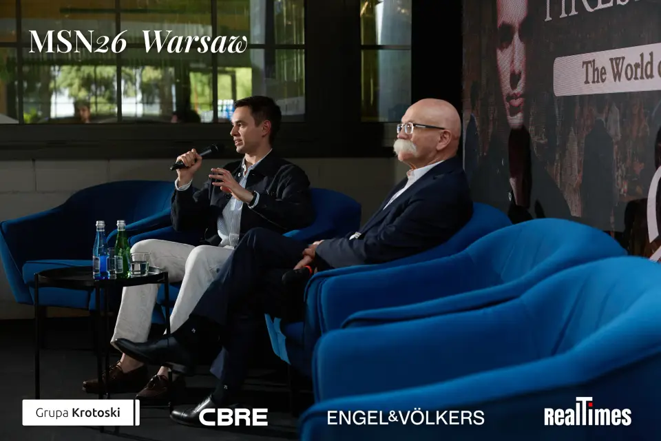 Mid-Summer Night 2026 at B'Fort, Warsaw: two seated in armchairs, fireside stage