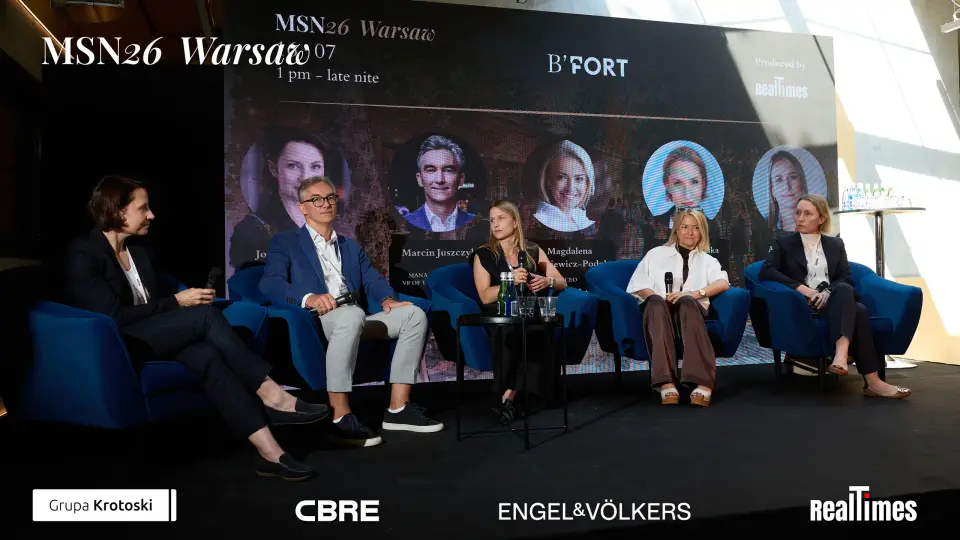 Mid-Summer Night 2026 at B'Fort, Warsaw: wide six-person stage panel row