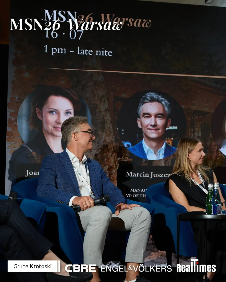 Mid-Summer Night 2026 at B'Fort, Warsaw: two panelists seated on stage armchairs