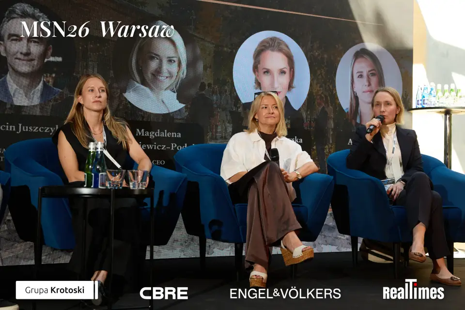 Mid-Summer Night 2026 at B'Fort, Warsaw: three panelists seated on stage row