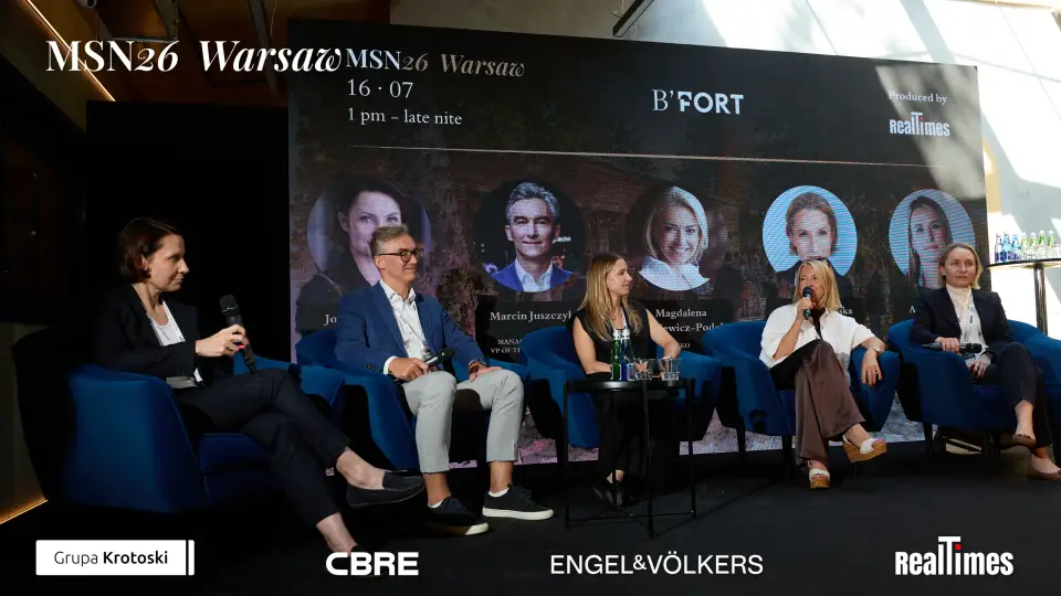 Mid-Summer Night 2026 at B'Fort, Warsaw: wide five-person stage panel row