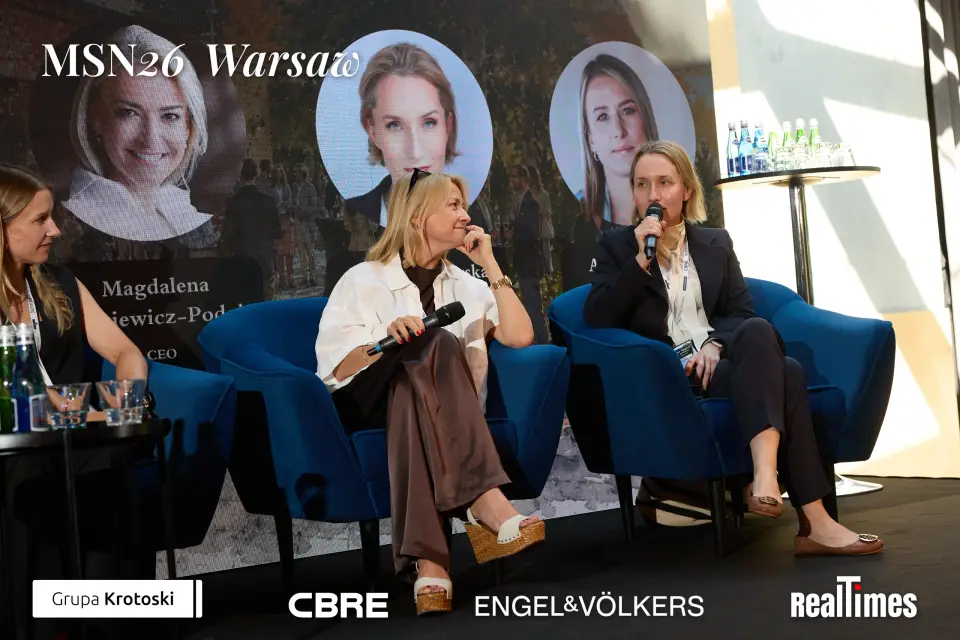 Mid-Summer Night 2026 at B'Fort, Warsaw: three panelists seated, mic, same panel