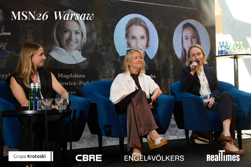 Mid-Summer Night 2026 at B'Fort, Warsaw: three women panelists on stage row