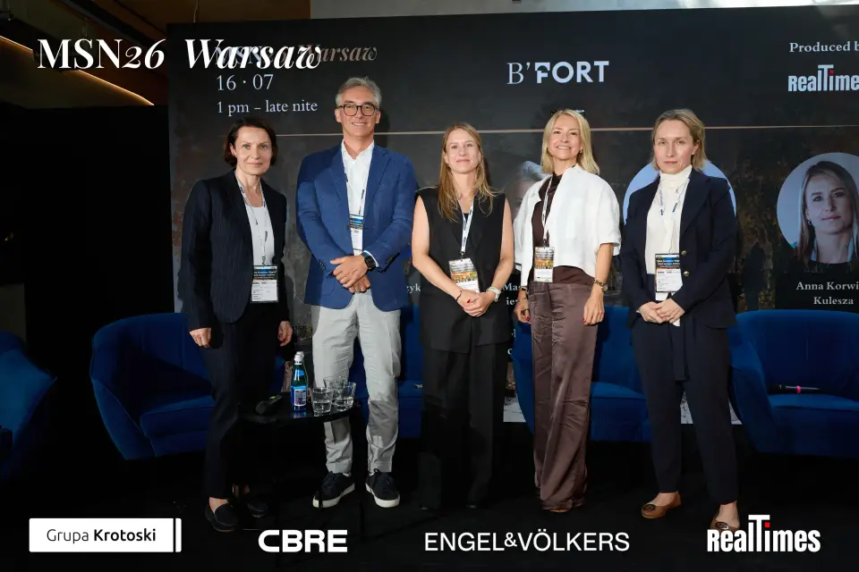 Mid-Summer Night 2026 at B'Fort, Warsaw: panelists handshake on stage, not awards