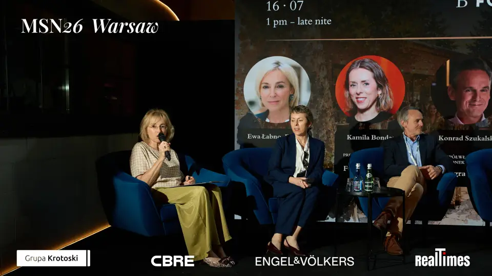Mid-Summer Night 2026 at B'Fort, Warsaw: moderator with mic plus panelists on stage