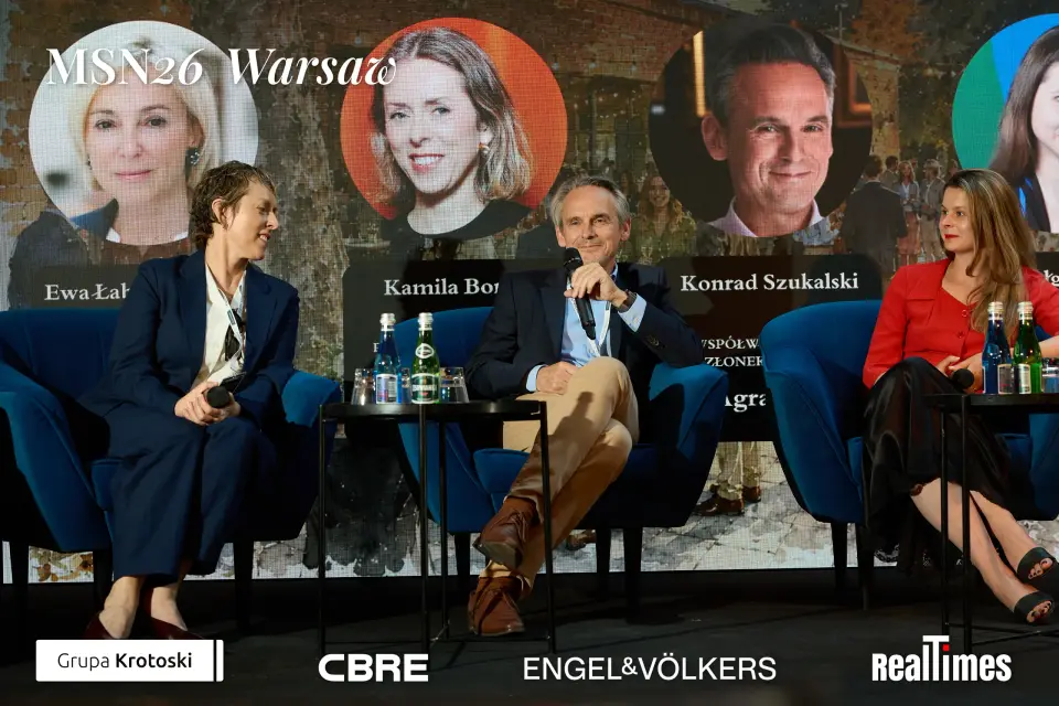 Mid-Summer Night 2026 at B'Fort, Warsaw: panelists on stage, headshot screen