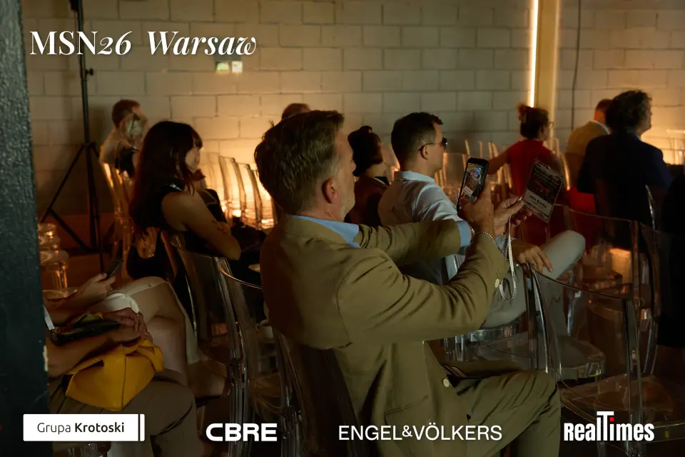 Mid-Summer Night 2026 at B'Fort, Warsaw: audience seated watching session