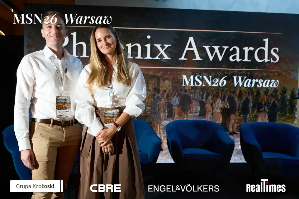 Mid-Summer Night 2026 at B'Fort, Warsaw: guests posing at the Phoenix Awards backdrop