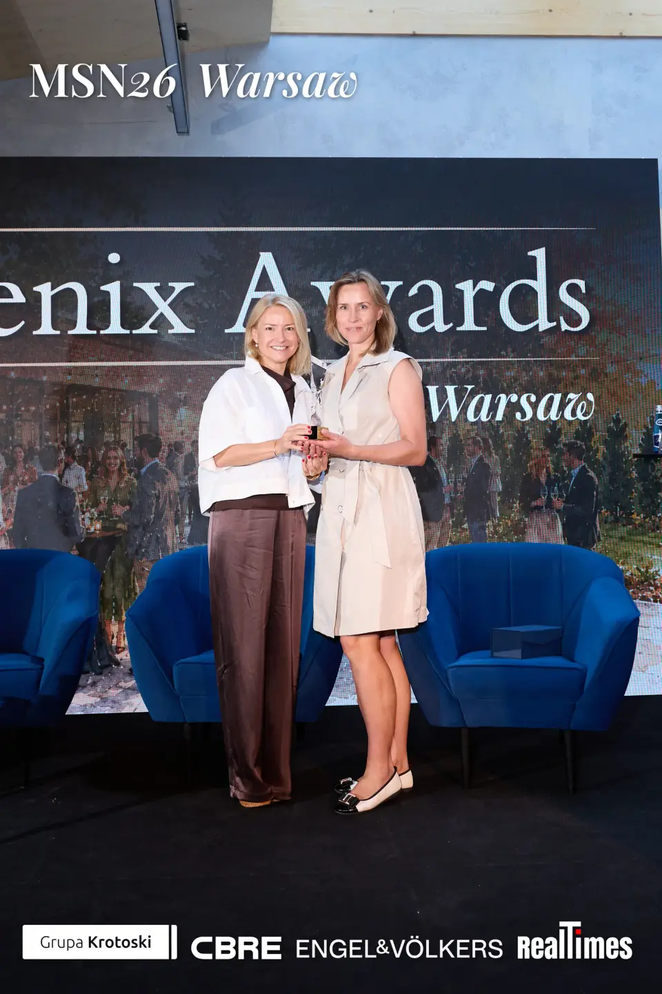 Mid-Summer Night 2026 at B'Fort, Warsaw: two women posing with trophy on stage