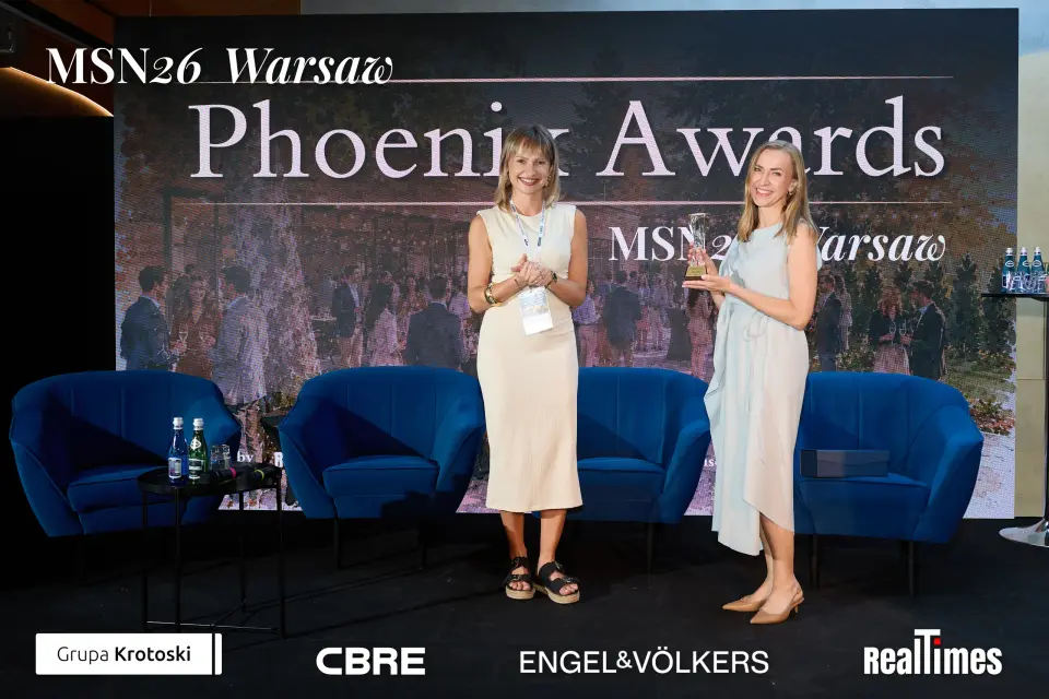 Mid-Summer Night 2026 at B'Fort, Warsaw: two women with trophies, Phoenix Awards