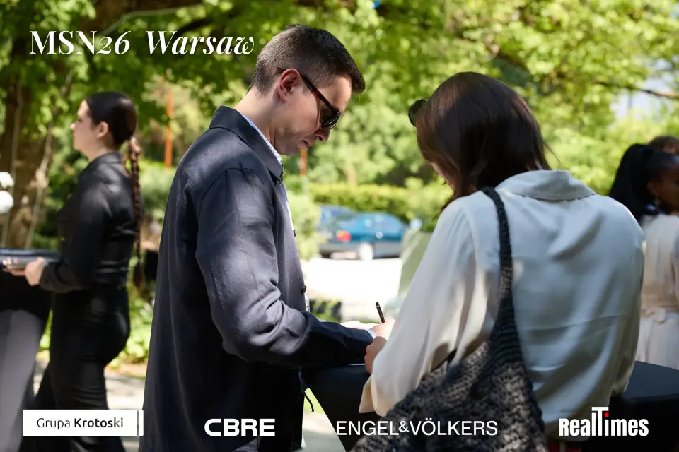 Mid-Summer Night 2026 at B'Fort, Warsaw: garden arrival, guest signing in