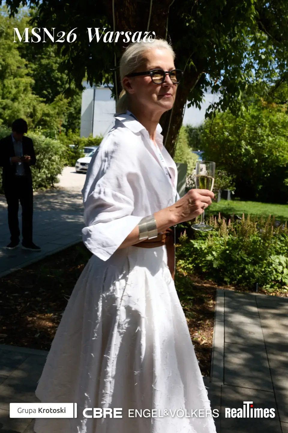 Mid-Summer Night 2026 at B'Fort, Warsaw: guest with champagne in garden, arrivals