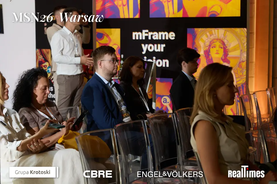 Mid-Summer Night 2026 at B'Fort, Warsaw: audience seated during session, crowd