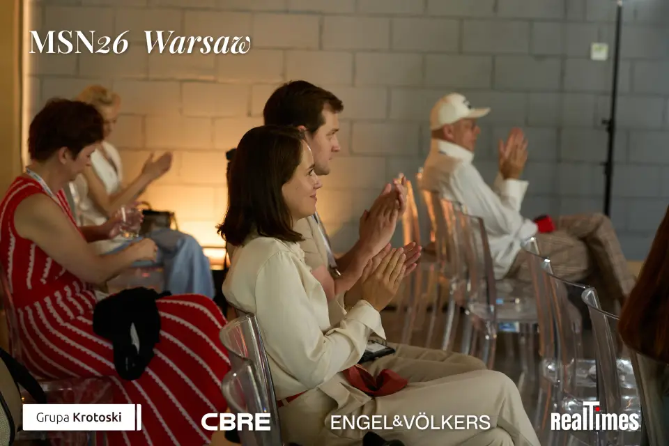 Mid-Summer Night 2026 at B'Fort, Warsaw: audience clapping during session, crowd