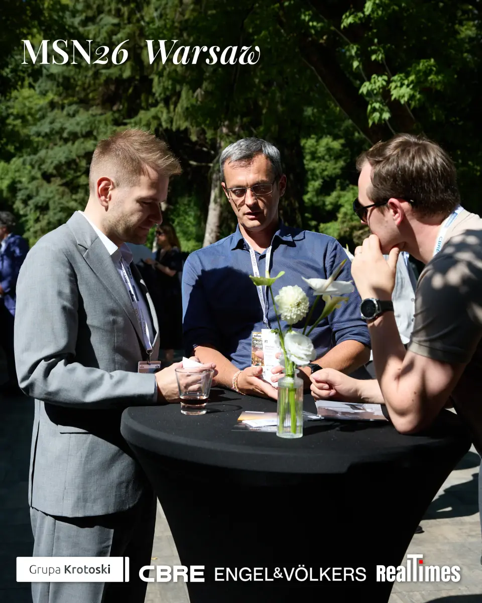 Mid-Summer Night 2026 at B'Fort, Warsaw: three men networking outdoors at table