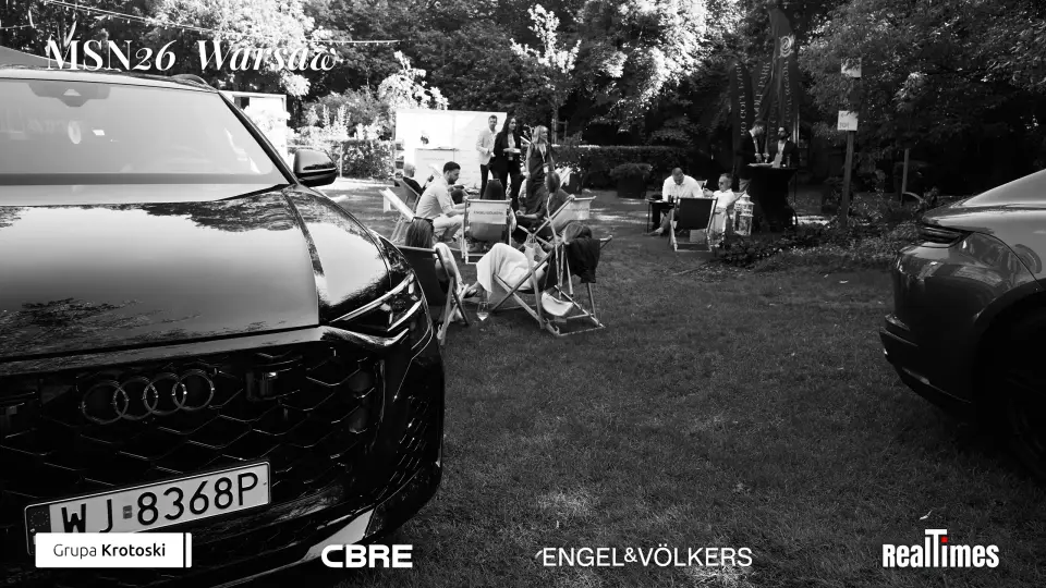 Mid-Summer Night 2026 at B'Fort, Warsaw: people seated in deck chairs by cars, B&W