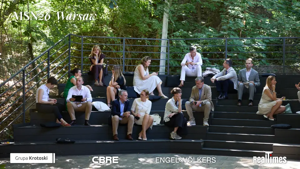 Mid-Summer Night 2026 at B'Fort, Warsaw: guests relaxing on outdoor amphitheatre steps