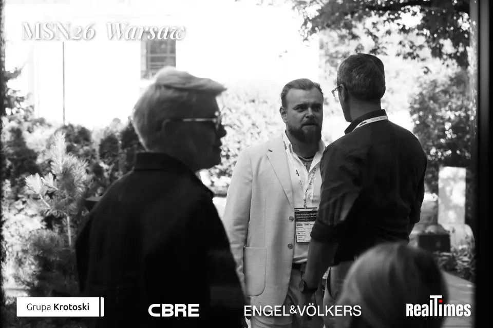 Mid-Summer Night 2026 at B'Fort, Warsaw: b&w garden networking