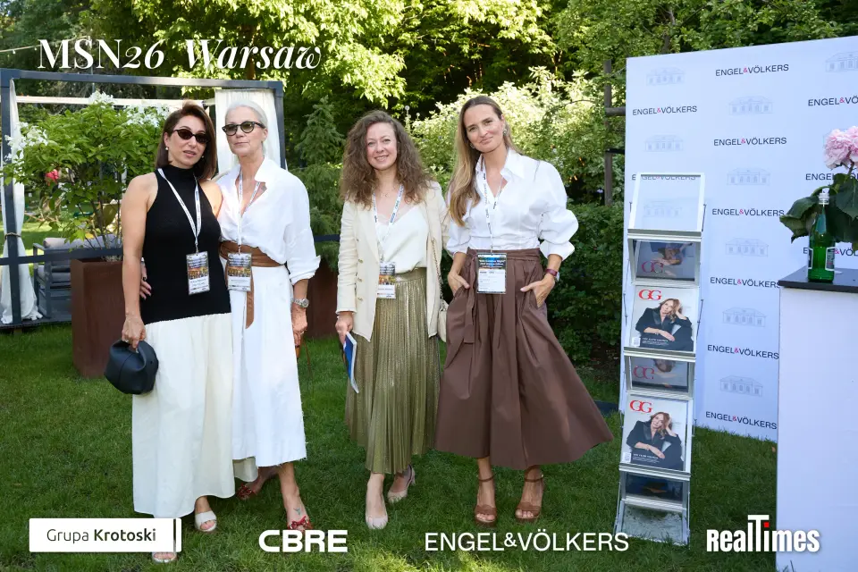 Mid-Summer Night 2026 at B'Fort, Warsaw: group posing at garden booth