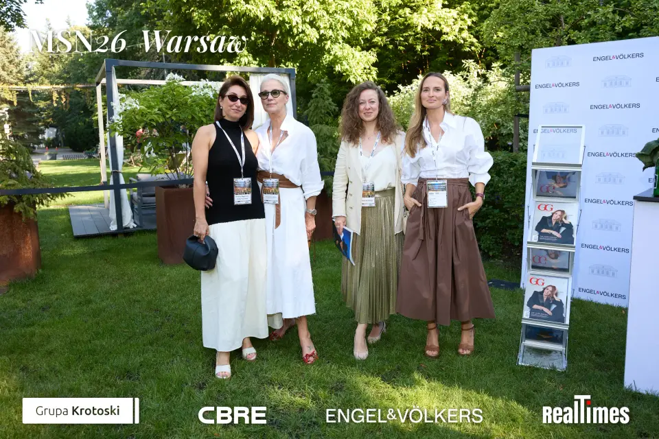 Mid-Summer Night 2026 at B'Fort, Warsaw: group posing at garden booth