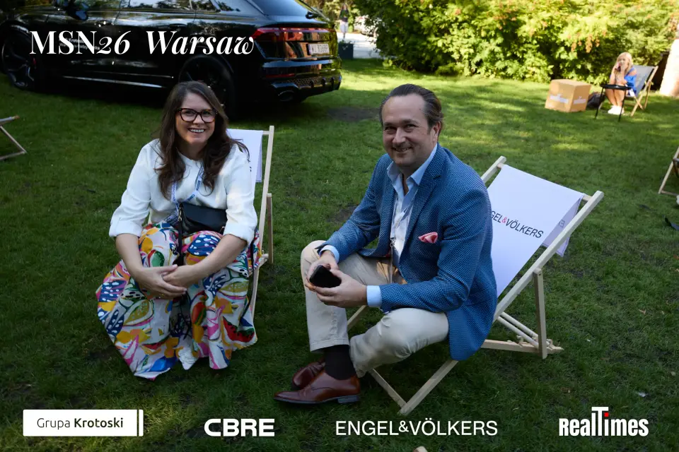 Mid-Summer Night 2026 at B'Fort, Warsaw: two guests in garden deckchairs, networking