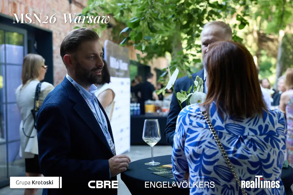 Mid-Summer Night 2026 at B'Fort, Warsaw: guests mingling with wine, courtyard networking
