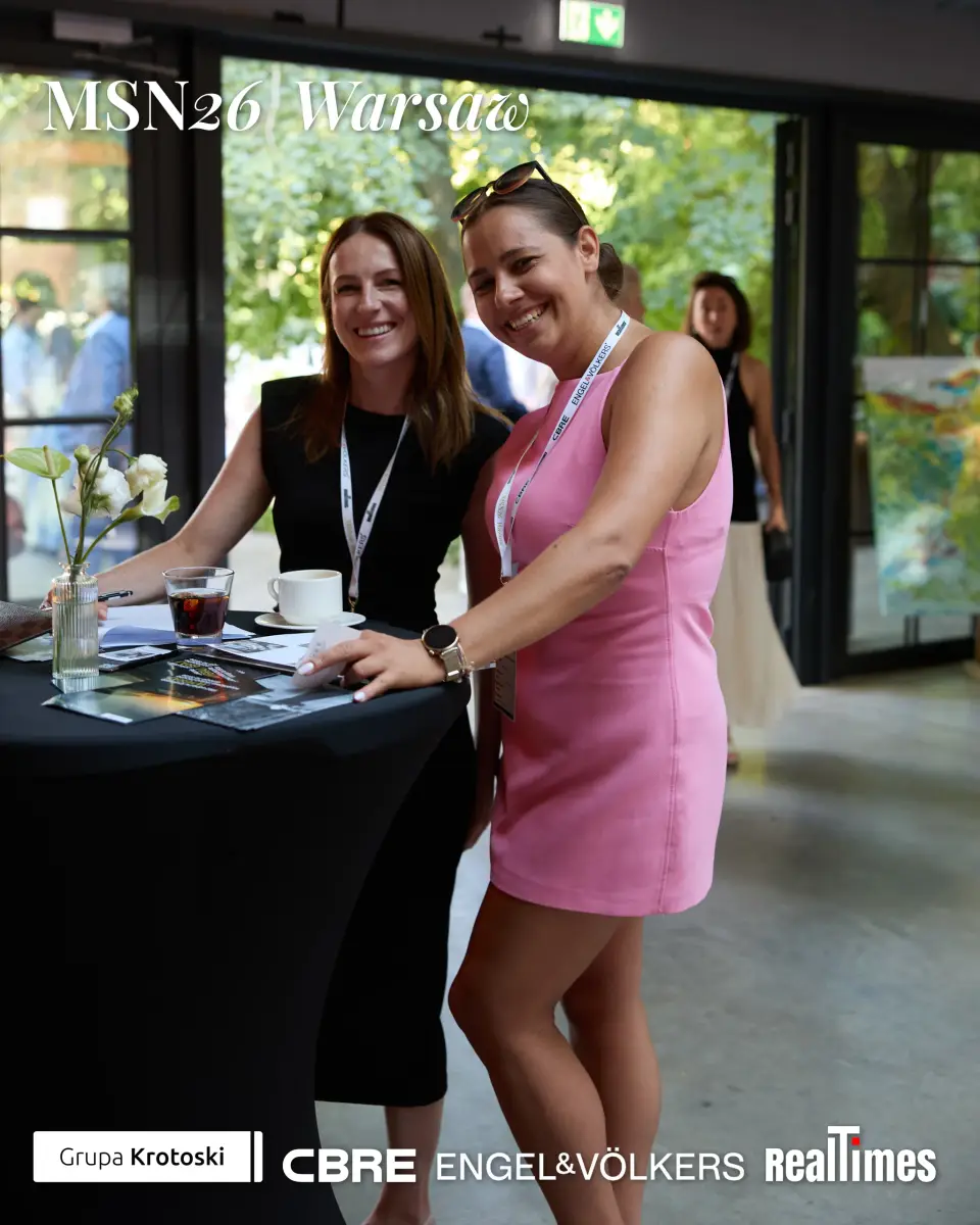 Mid-Summer Night 2026 at B'Fort, Warsaw: two women posing at cocktail table