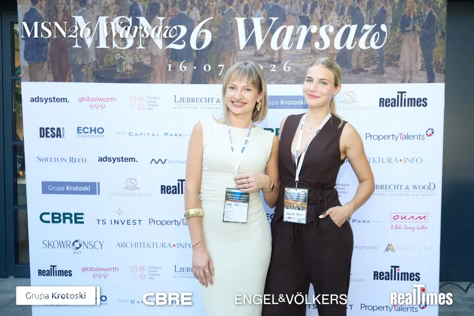 Mid-Summer Night 2026 at B'Fort, Warsaw: two women posing at sponsor step-and-repeat